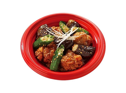 ナスとオクラの唐揚げ丼<br />
(ごまニンニクだれ)